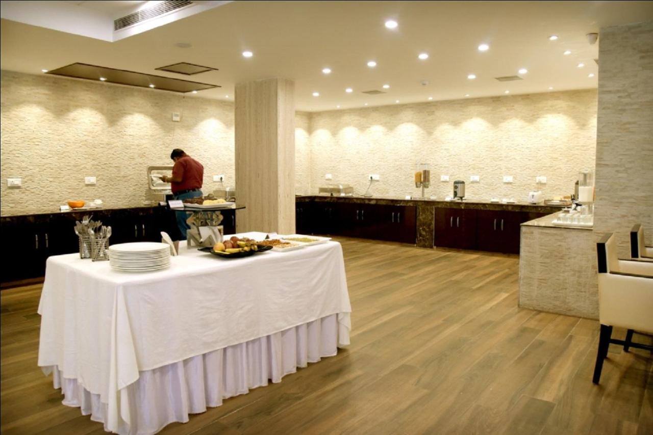 Hotel Krishna Palace, Ayodhya Exterior foto