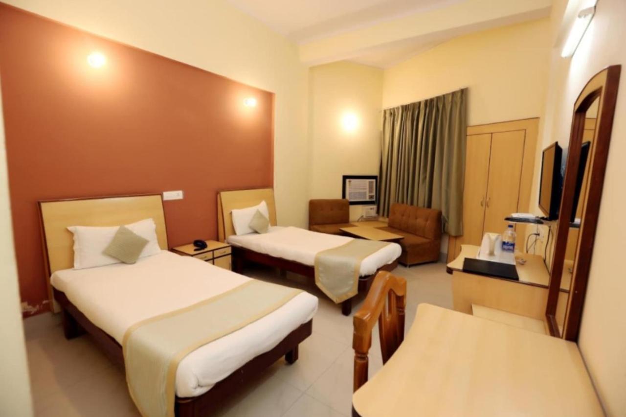 Hotel Krishna Palace, Ayodhya Exterior foto