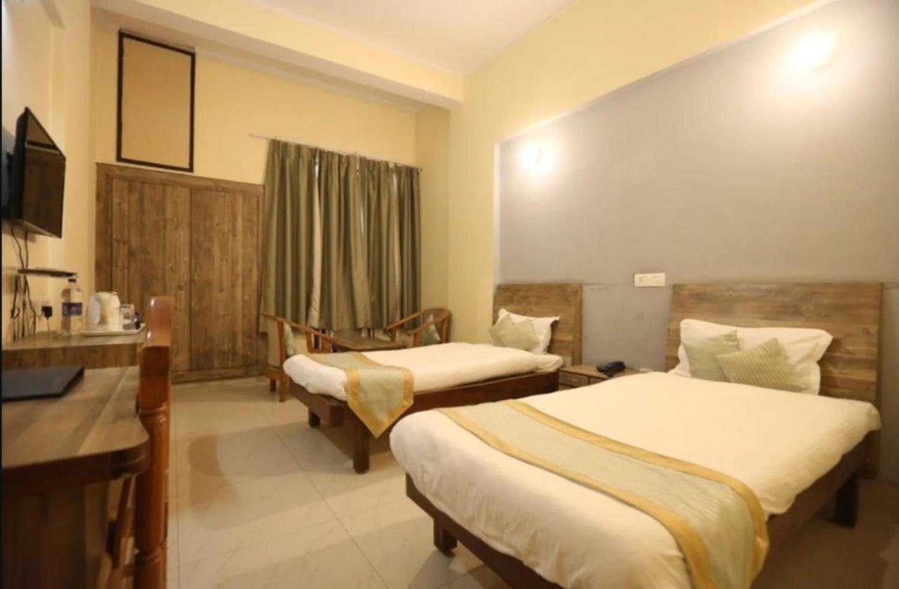 Hotel Krishna Palace, Ayodhya Exterior foto