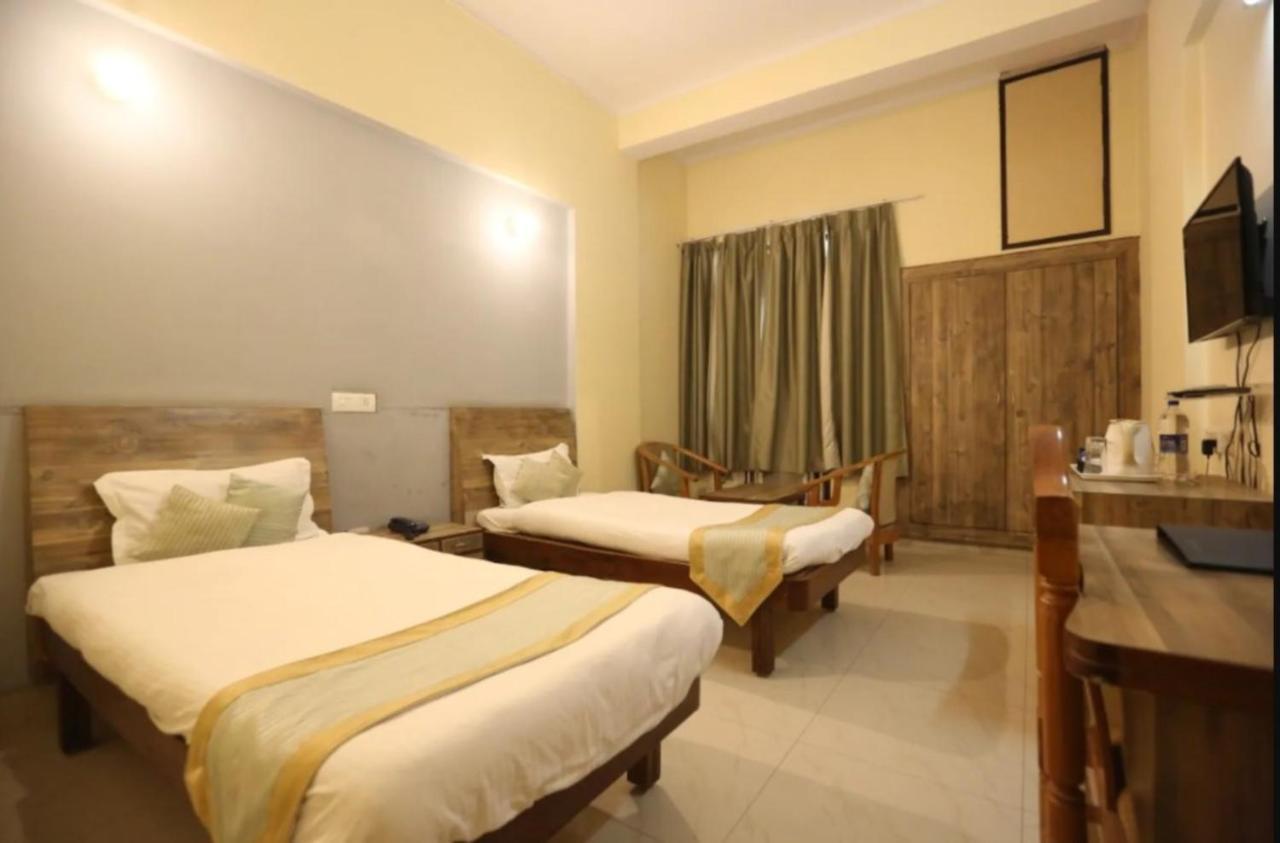 Hotel Krishna Palace, Ayodhya Exterior foto